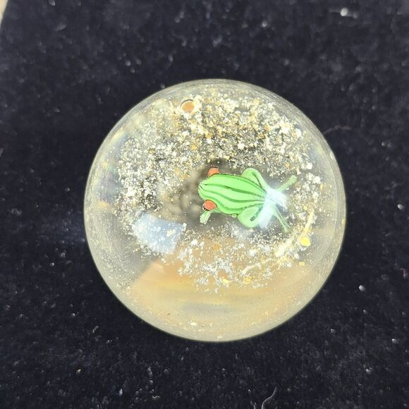 Dynasty Gallery Art Glass Hand Blown Frog On Sand Paperweight Heirloom - Picture 3 of 5